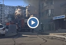 Има двама тежко пострадалиОгромен пожар е обхванал в този момент