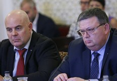 НАГЪЛ ХИТРЕЦ ДНЕС от КПКОНПИ са изисквали сигналите срещу Гешев от