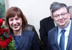 За чиновници и магистрати кризи няма те винаги си