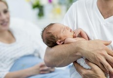 Расте средната възраст на която българските жени раждат първото си