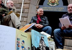 Отровното трио и Ние идваме организират флашмоб под надслов Да