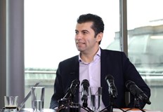 Премиерът Кирил Петков допусна нов гаф след като приписа произведение
