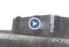 Автобус се е обърнал между селата Червена вода и Ново село