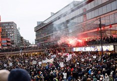 Хиляди хора протестираха днес в няколко европейски столици срещу ваксинационните