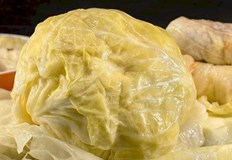 Киселото зеле преминава през различни етапи на ферментация В това се