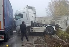 Инцидентът е между два тираВременно е затруднено движението при км 153