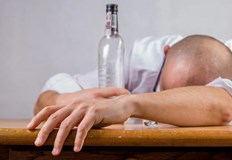 Алкохолизмът е опасен проблем който с течение на времето води