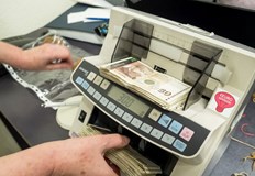 Лихвите по потребителските кредити нараснаха до едногодишен връх в края