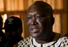 Няколко надупчени с куршуми бронирани автомобила от кортежа на президента