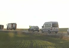 Микробус се е обърнал между селата Червена вода и Ново