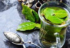 Чай от ябълки с дафинов лист Не е съвсем обичайната комбинация за