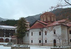 Последната фактура за ток която плащат тук е близо три