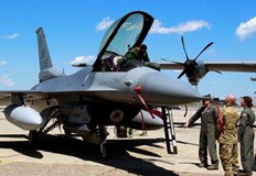 Нови бойни кораби изтребители и хеликоптери гръцкото правителство изпълнява мащабна