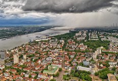 Вицепремиерът Гроздан Караджов и министърът на транспорта и съобщенията Николай