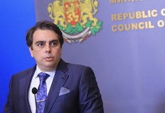 Финансовият министър не отстъпва за 710 лева минимална заплата и 3400