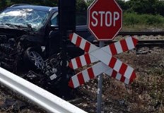 Мъж и жена са загинали след като влак е блъснал