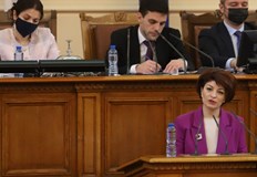 Десислава Атанасова от ГЕРБ поиска премиерът Петков министър Генчовска и
