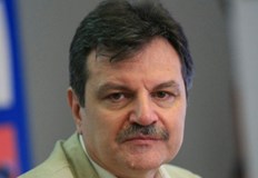 Регистрационният номер на избягалия автомобил е паднал и пулмологът го