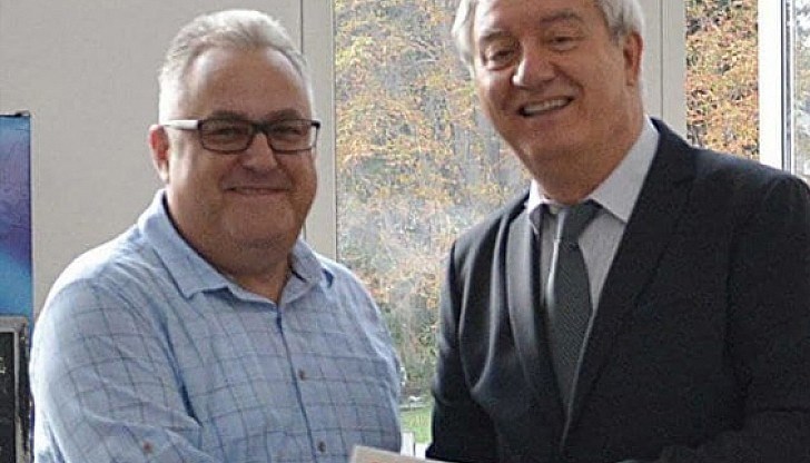 Проф. Сергей Зоненко (вляво) със собственика на "Арсенал" Николай Ибушев Проф. Сергей Зоненко (вляво) със собственика на "Арсенал" Николай Ибушев