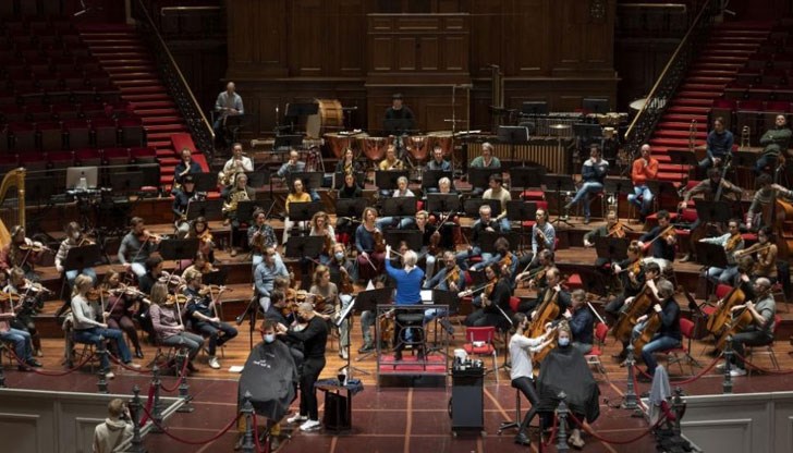 Кметове в цялата страна изразиха симпатия към протестите, но въпреки това се намесиха