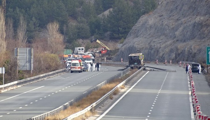 Призовават министъра на регионалното развитие да потърси наказателна отговорност както на длъжностни лица, осъществяващи контрол на строителството в АПИ, така и на отговорни за контрола при поддръжката на пътищата