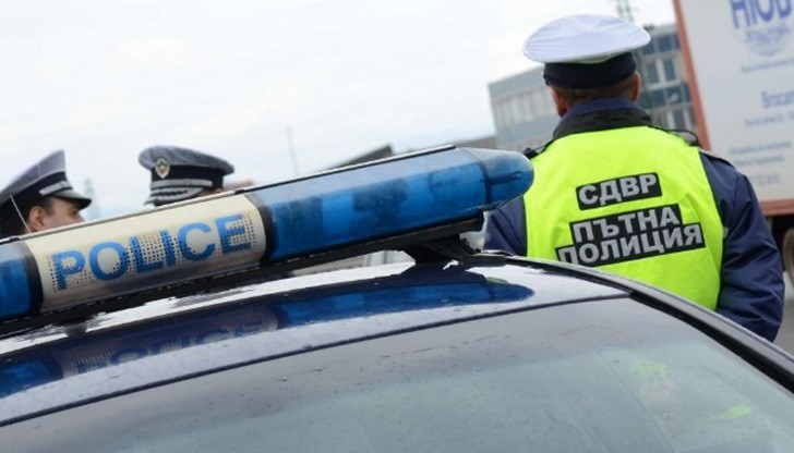 47-годишна водачка от София, движейки се на заден ход при излизане от паркинг, е блъснала преминаващо