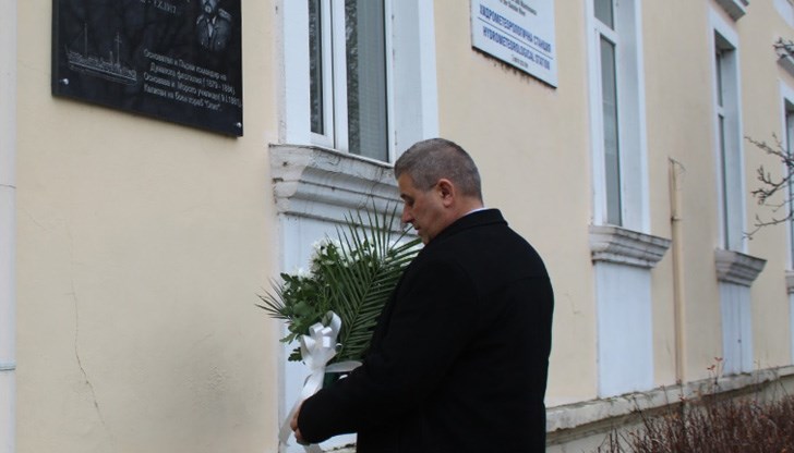 Морското училище в Русе се приема за предшественик на днешното Висше военноморско училище „Н. Й. Вапцаров“ във Варна