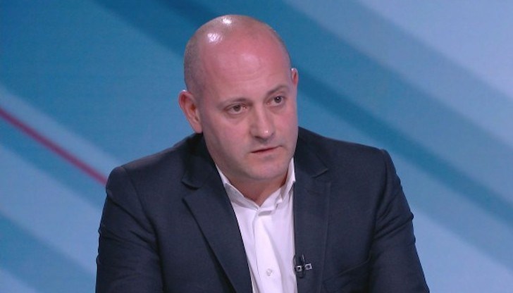 Поводът за коментара на евродепутата е отзования консул на Валенсия Пламен Георгиев