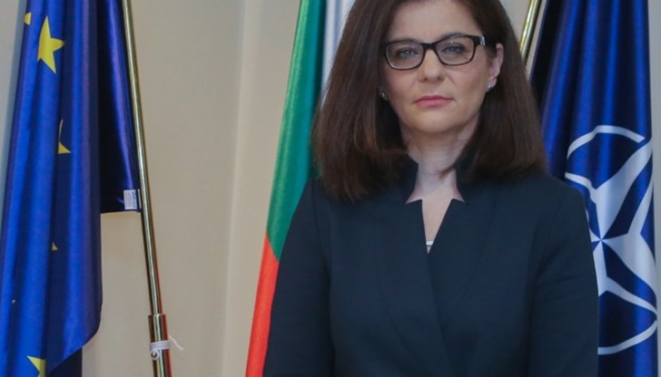 Ще евакуираме и екипа на посолството на РСМ в Украйна, ако се наложи, обясни министър Генчовска