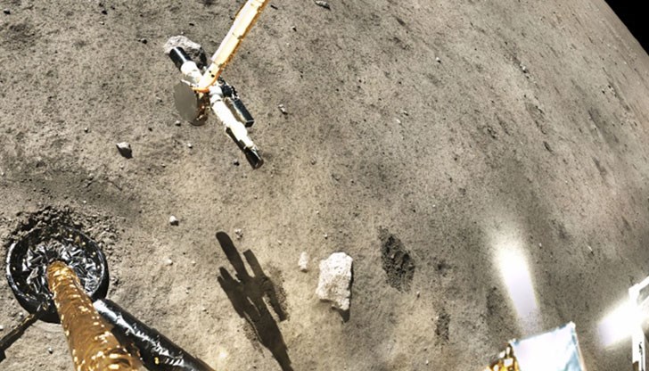 Влагата се дължи предимно на слънчевия вятър, който пренася водород Влагата се дължи предимно на слънчевия вятър, който пренася водород