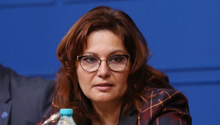 Дали ни се иска или не, но сме в една лодка, нека не я клатим, призова здравният министър Дали ни се иска или не, но сме в една лодка, нека не я клатим, призова здравният министър