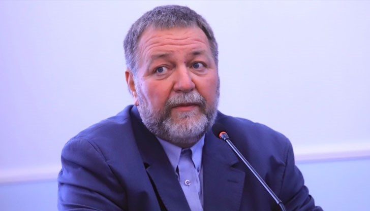 Хората с тях ще бъдат инфектирани, а не болни, уточни лекарят