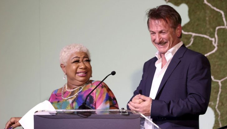 Актьорът и режисьор от "Денят на флага" каза, че сега светът е свидетел как гени на страхливци карат мъжете да зарежат дънките и да облекат пола, а този брой екземпляри не са малко