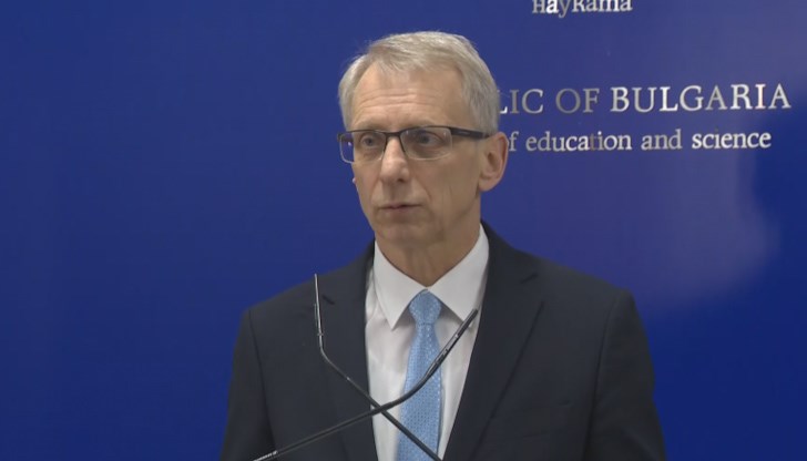 Министърът на образованието и науката Николай Денков дава пресконференция, на която представя приоритетите си