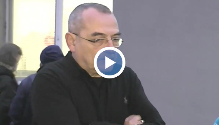 Д-р Светослав Дачев, управител на белодробната болница в Русе, заяви за телевизията, че поради големия брой желаещи да се ваксинират са разкрили втори екип да извършва дейността