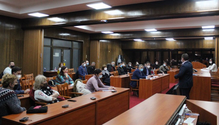 Нормативно трябва да се позволи на гражданите да влизат в предприятията, каза кметът Пенчо Милков