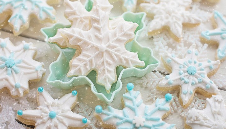 Титановият диоксид се използва, за да се придаде бял цвят на много храни - от тестени и сладкарски изделия и крема сирена до супи, сосове, салатен дресинг и хранителни добавки