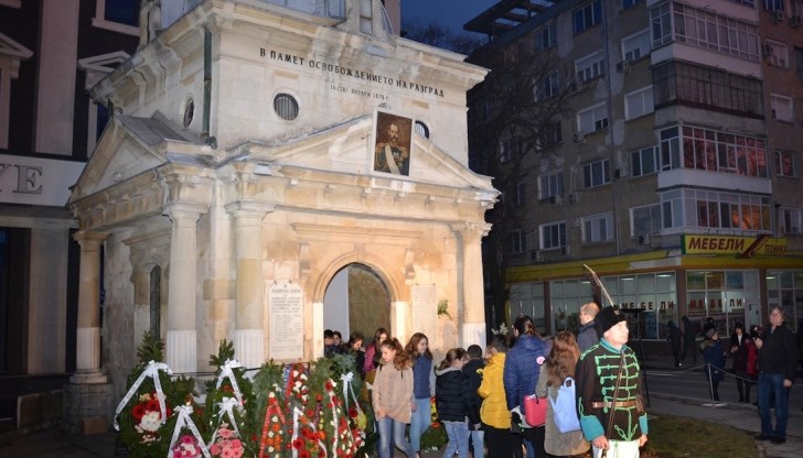 Общоградското тържество завърши с празнични илюминации Общоградското тържество завърши с празнични илюминации