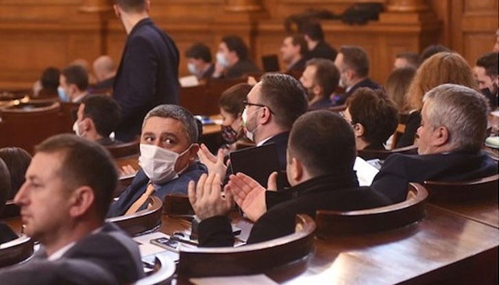 Възможно ли е депутати от опозиционни партии да се обединят срещу сертификатите?