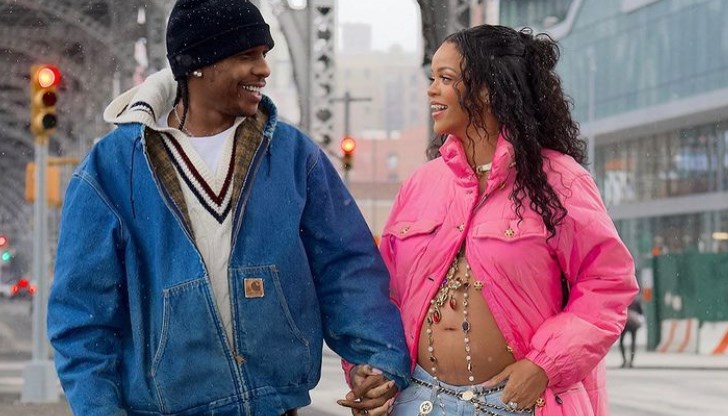 33-годишната певица бе заснета през уикенда в Ню Йорк да се разхожда заедно със своята половинка – рапърът А$АР Роки 33-годишната певица бе заснета през уикенда в Ню Йорк да се разхожда заедно със своята половинка – рапърът А$АР Роки