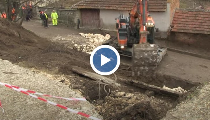 Хората от засегнатите домове не желаят да ги напуснат, въпреки че се страхуват