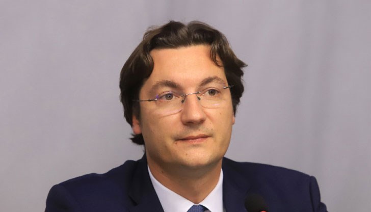 Изисква се сериозен дебат и вникване на дълбочина в проблемите на нацията, заяви депутатът от Русе