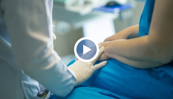 При жестокия побой тежко е пострадала и бабата, чийто живот също остава в опасност