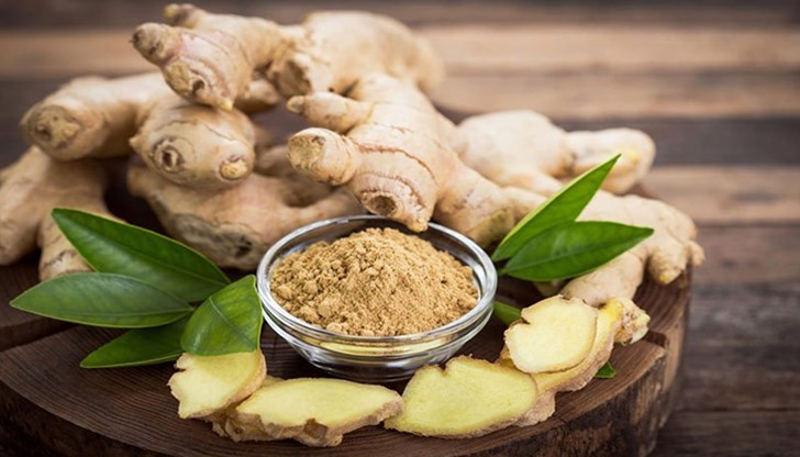 Джинджифилът съдържа много протеини, мед, калий и фибри, които също така облекчават настинка, помагат при подуване на корема, намаляват гаденето и риска от токсикозата по време на бременност Джинджифилът съдържа много протеини, мед, калий и фибри, които също така облекчават настинка, помагат при подуване на корема, намаляват гаденето и риска от токсикозата по време на бременност