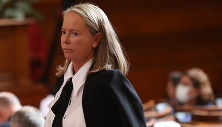 Според Дани Каназирева храмовете и манастирите не трябва да тънат в мрак