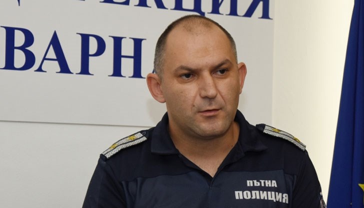 23-годишният неправоспособен шофьор блъска автомобил и чупи страничното огледало на друг 23-годишният неправоспособен шофьор блъска автомобил и чупи страничното огледало на друг