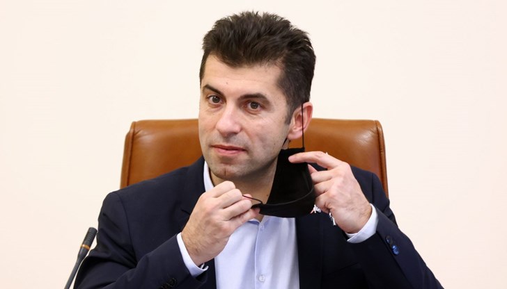 Новият министър-председател на България потвърди ангажимента на правителството да приеме еврото след две години въпреки крехката подкрепа сред избирателите