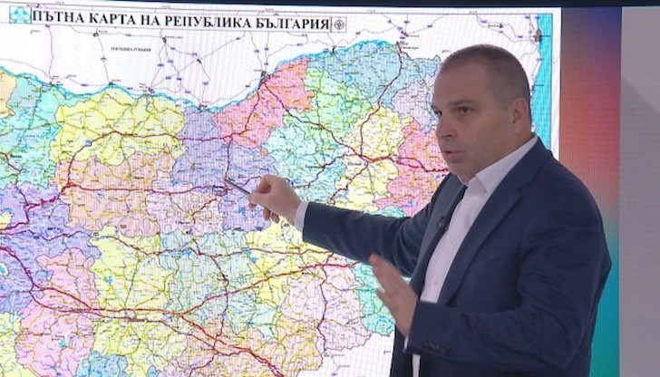 По думите на Гроздан Караджов има само договори за доставка на материали – чакъл, бетон, желязо По думите на Гроздан Караджов има само договори за доставка на материали – чакъл, бетон, желязо