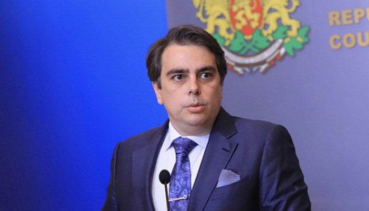 "Това е бюджет, който се опитва да постигне трайна промяна в траекторията на икономическото развитие на страната", заяви министърът на финансите "Това е бюджет, който се опитва да постигне трайна промяна в траекторията на икономическото развитие на страната", заяви министърът на финансите