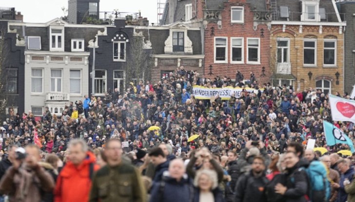 Полицията се опита да разпръсне демонтрантите със сила